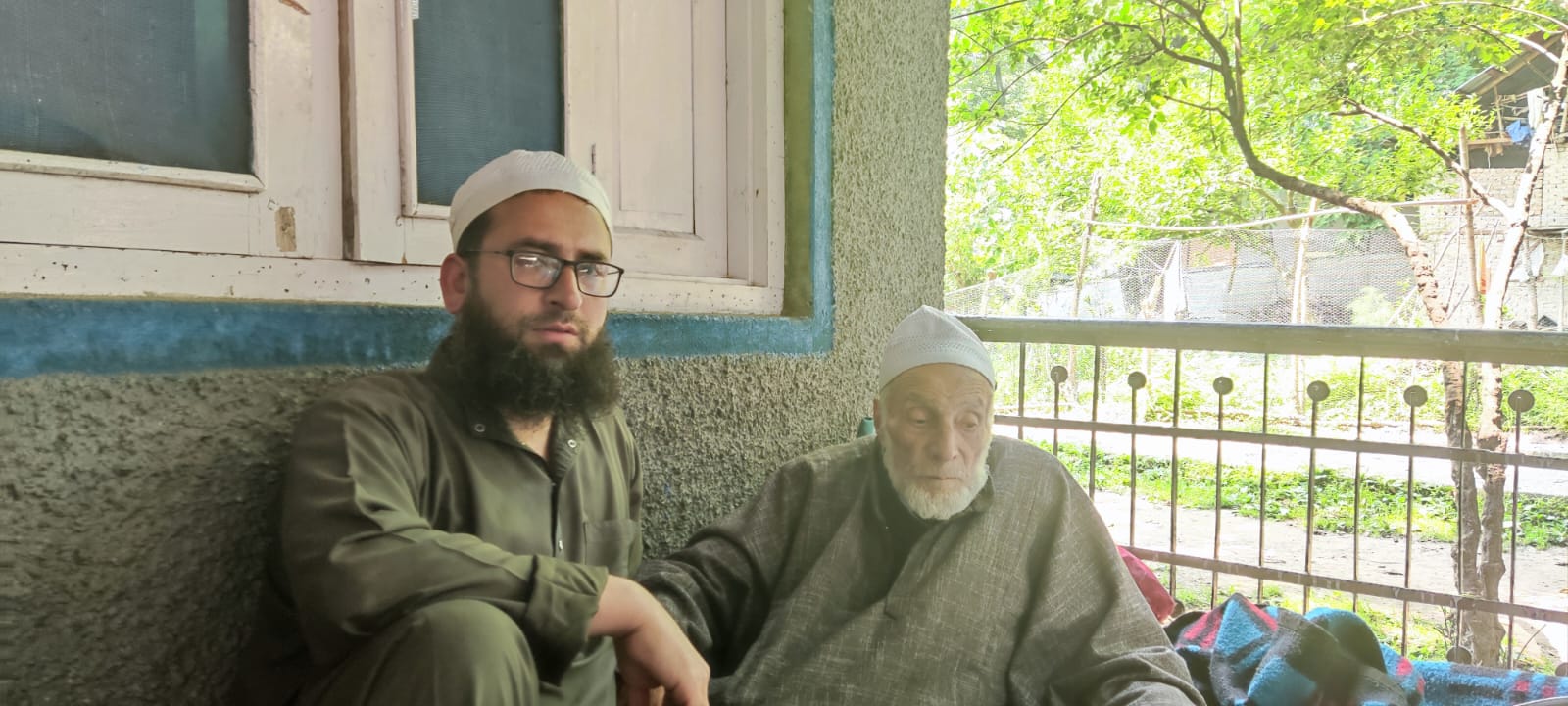 Ghulam Nabi Malik with his grandson Iqbal.  (Photo: Mufti Islah/ News18)