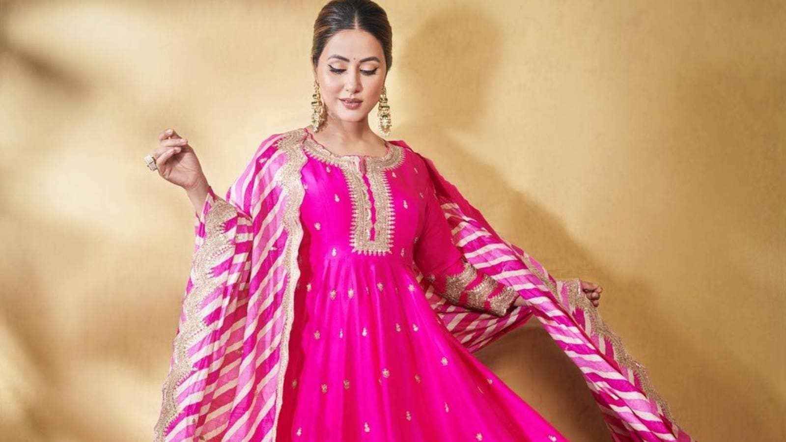 Hina Khan Exudes Grace In Bright Pink Floor-length Anarkali Suit, Check ...