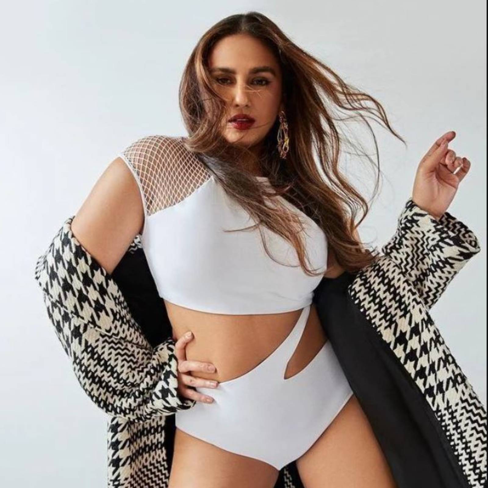 Huma qureshi bikini pics
