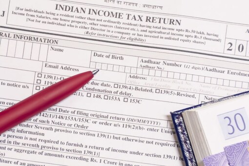 Taxpayers have been raising issues regarding the glitches faced during filing their income tax returns. (image: Shutterstock)