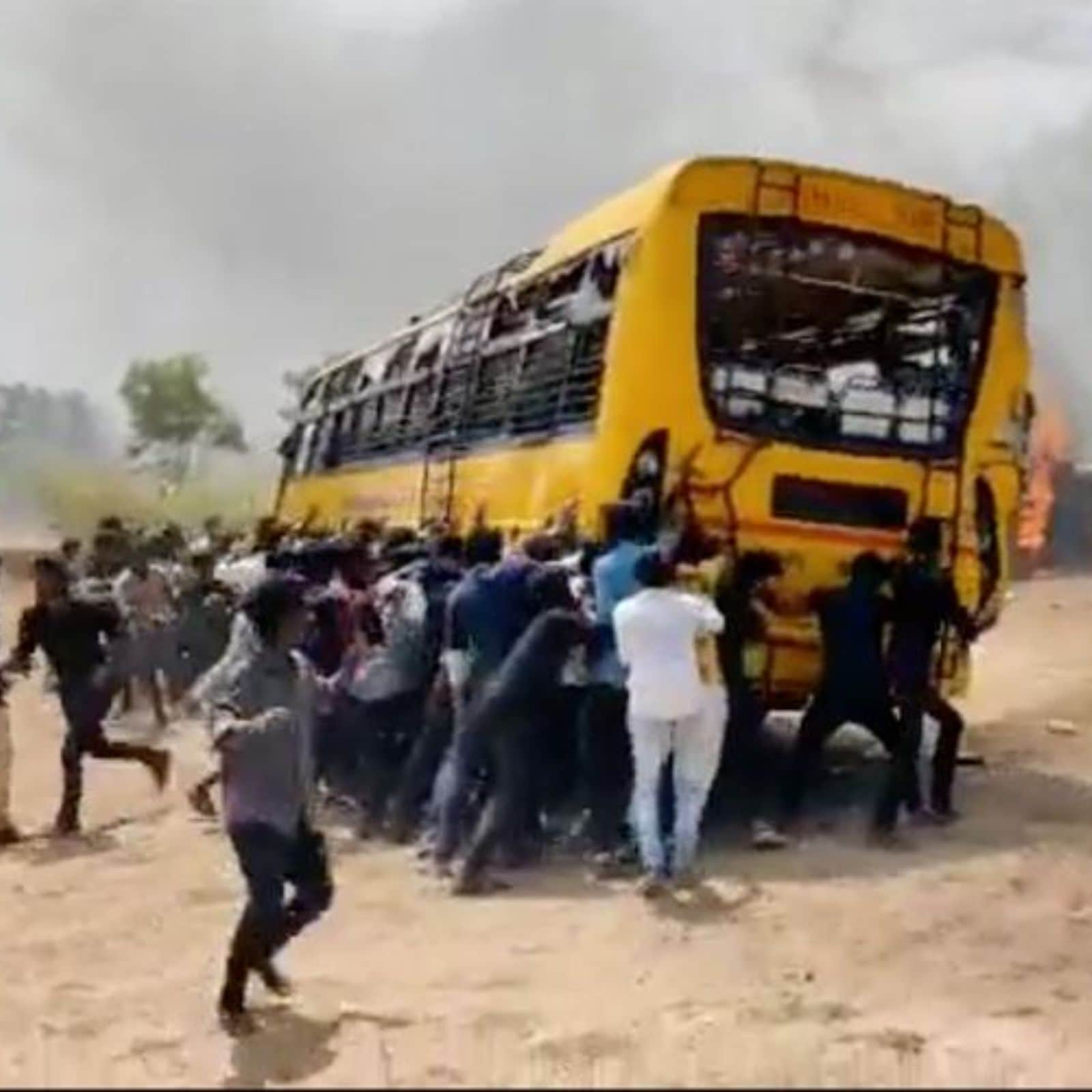 Buss School Girl Badmasti - Tamil Nadu Student Death: Violence Breaks Out as Hundreds Storm into School,  Ignite Bus; Police Open Fire in Air - News18