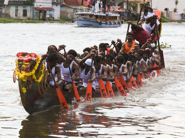 Also known as Moolam Vallamkali, the event will witness boats over 100 feet in length with raised prows, and there they are also called snake boats. (Representative image: Shutterstock)
