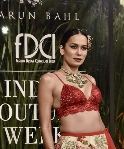 These Bollywood stars will inspire you to pick unconventional blouses to  pair with saris and lehengas