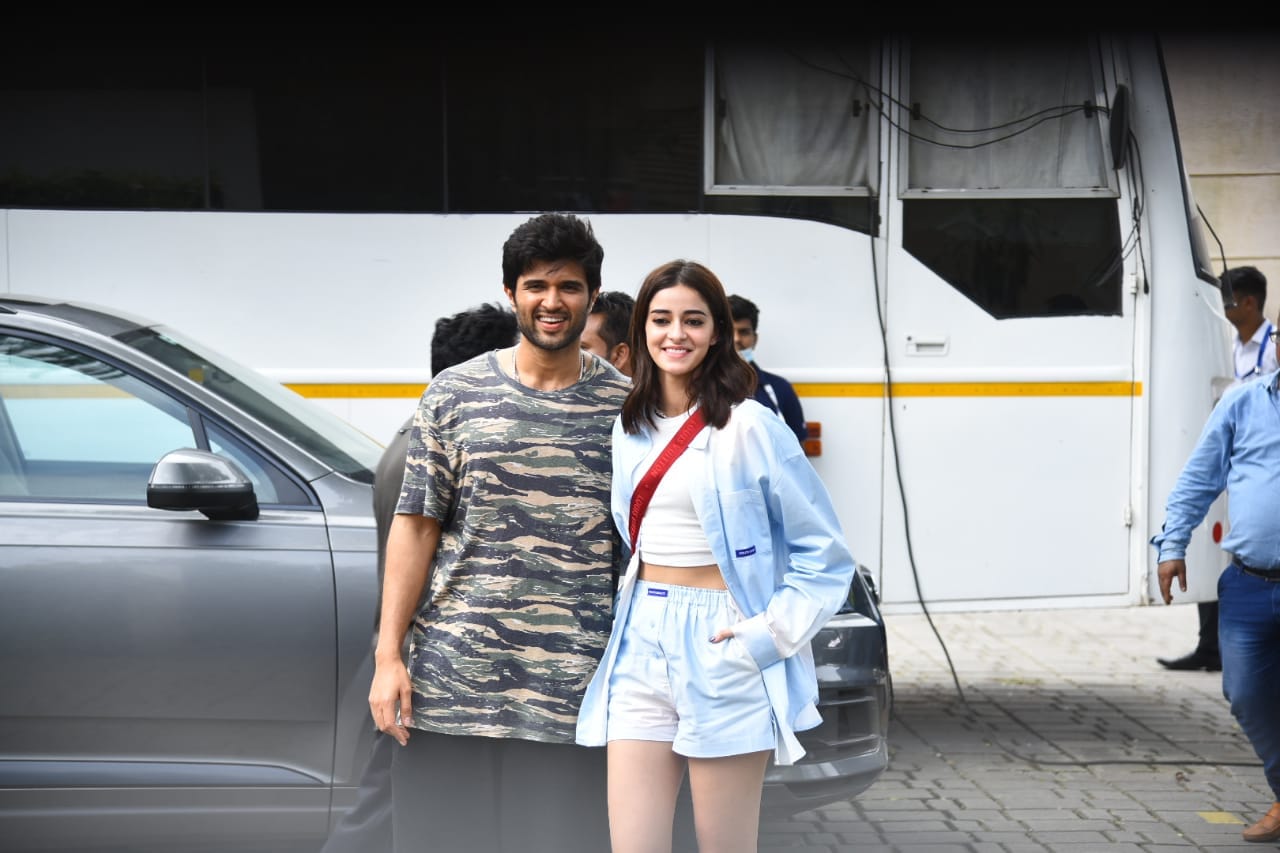 Liger stars Vijay Deverakonda and Ananya Panday look super cool in their casual attires (Photo: Viral Bhayani) 