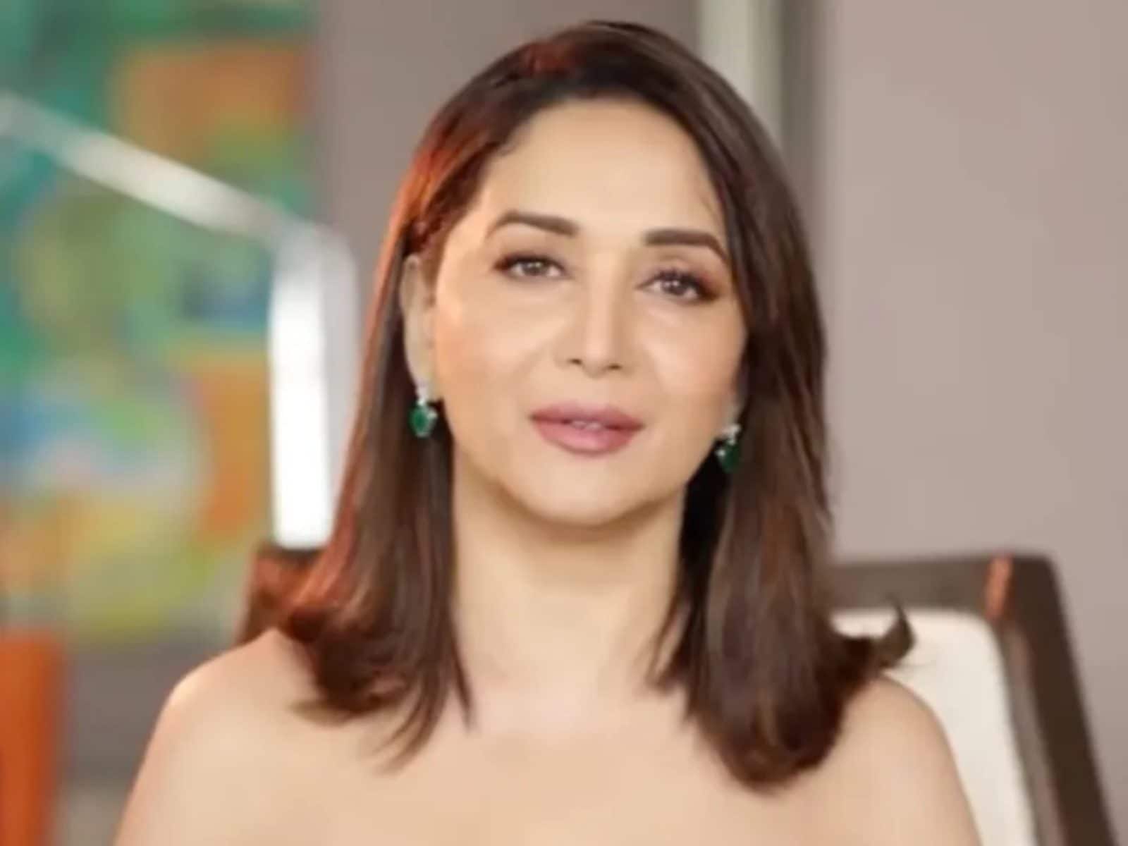 1600px x 1200px - Madhuri Dixit Says She Felt 'Tongue-tied' Upon Meeting This Legendary Actor  - News18