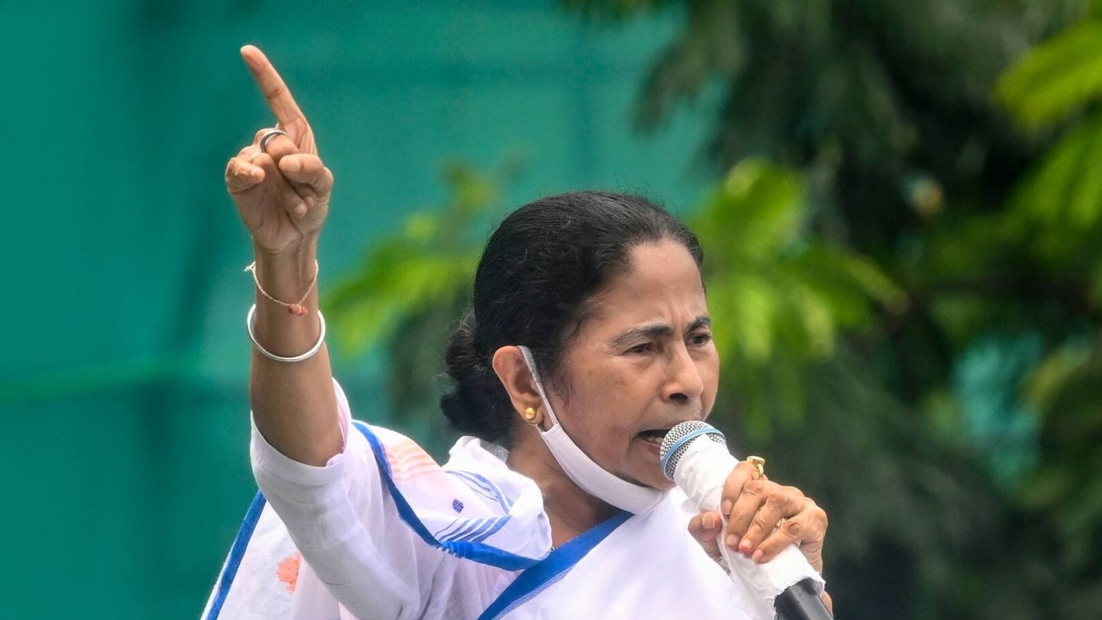 शोक संतप्त प्रधानमंत्री को अब पश्चिम बंगाल के बकाये से परेशान नहीं करूंगी : ममता बनर्जी