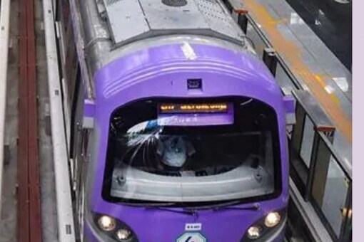 Woman Dies by Suicide at Kolkata Metro Station, Services Disrupted Woman Dies by Suicide at Kolkata Metro Station, Services Disrupted