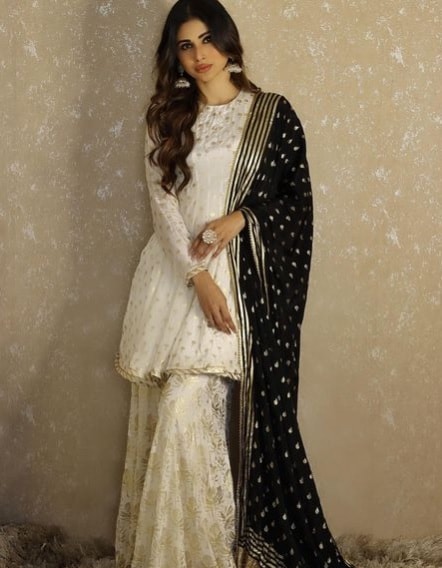 If you choose to go with white as Mouni Roy's look, then the beautiful work on the borders will add a stunning touch to your ensemble.  (image: Instagram)
