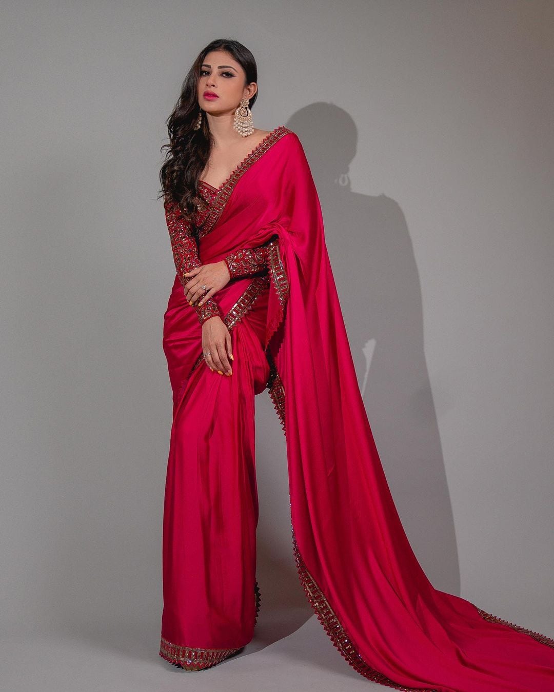 Oodni The Boutique - A deep red saree in wrinkle fabric teamed with  multicolored blouse ✨ | Facebook