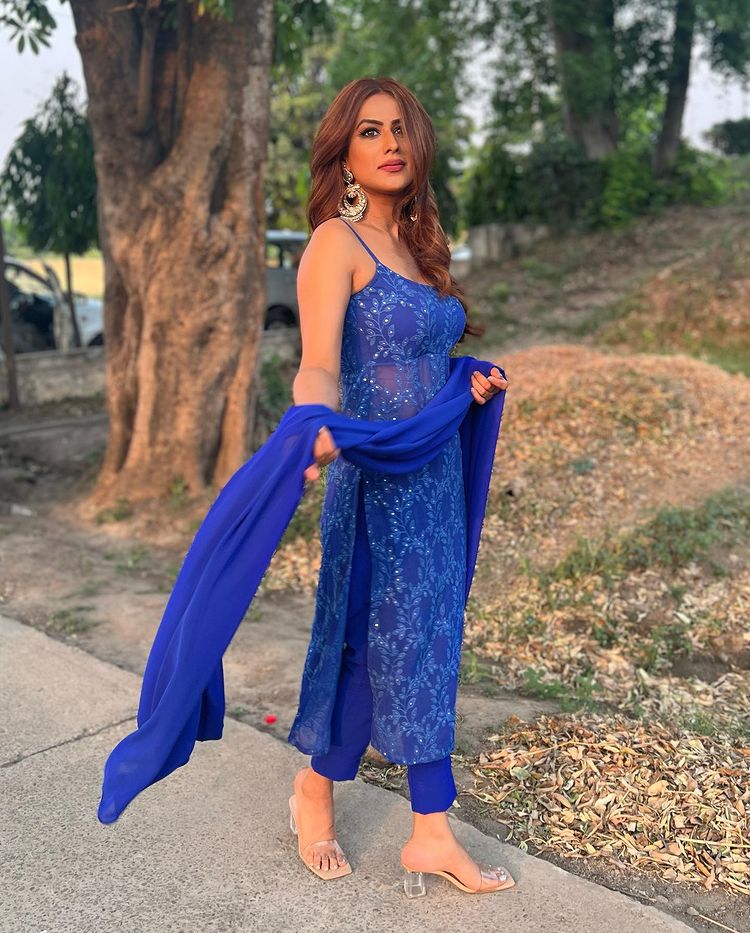 Nia Sharma looks elegant in the electric blue kurta set.