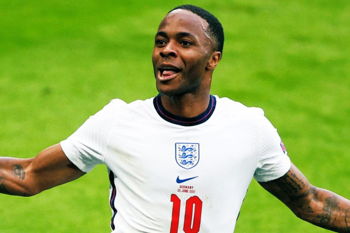 Raheem Sterling Refuses to Sign Manchester City Jersey, Twitter Isn't Happy  - News18