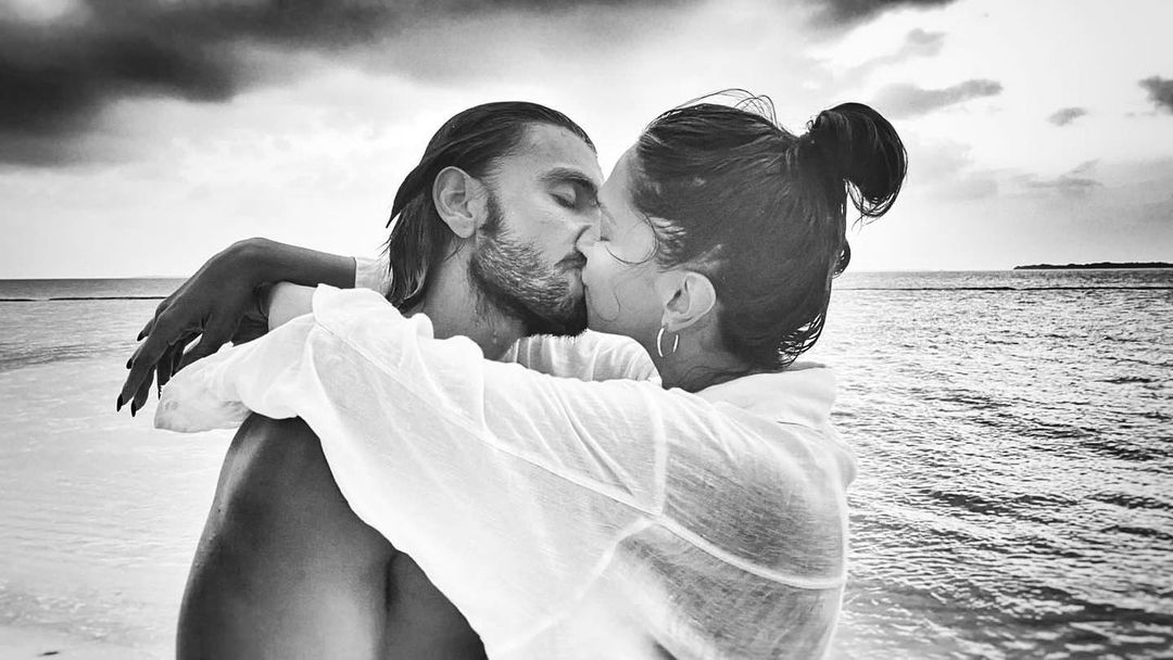 Ranveer always praises his lady luck, whenever he gets a chance. He shared a monochrome photo of himself kissing his wife. In the caption, he lauded Deepika for her impeccable performance in Gehraiyaan. (Image: Instagram)