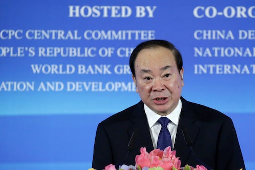 Huang Kunming ѰɳҪǹͧ͢չѺͺ Xi Jinping Ѻ㹢зҾç˹·ҧҡ͹ (Ҿ: Reuters)