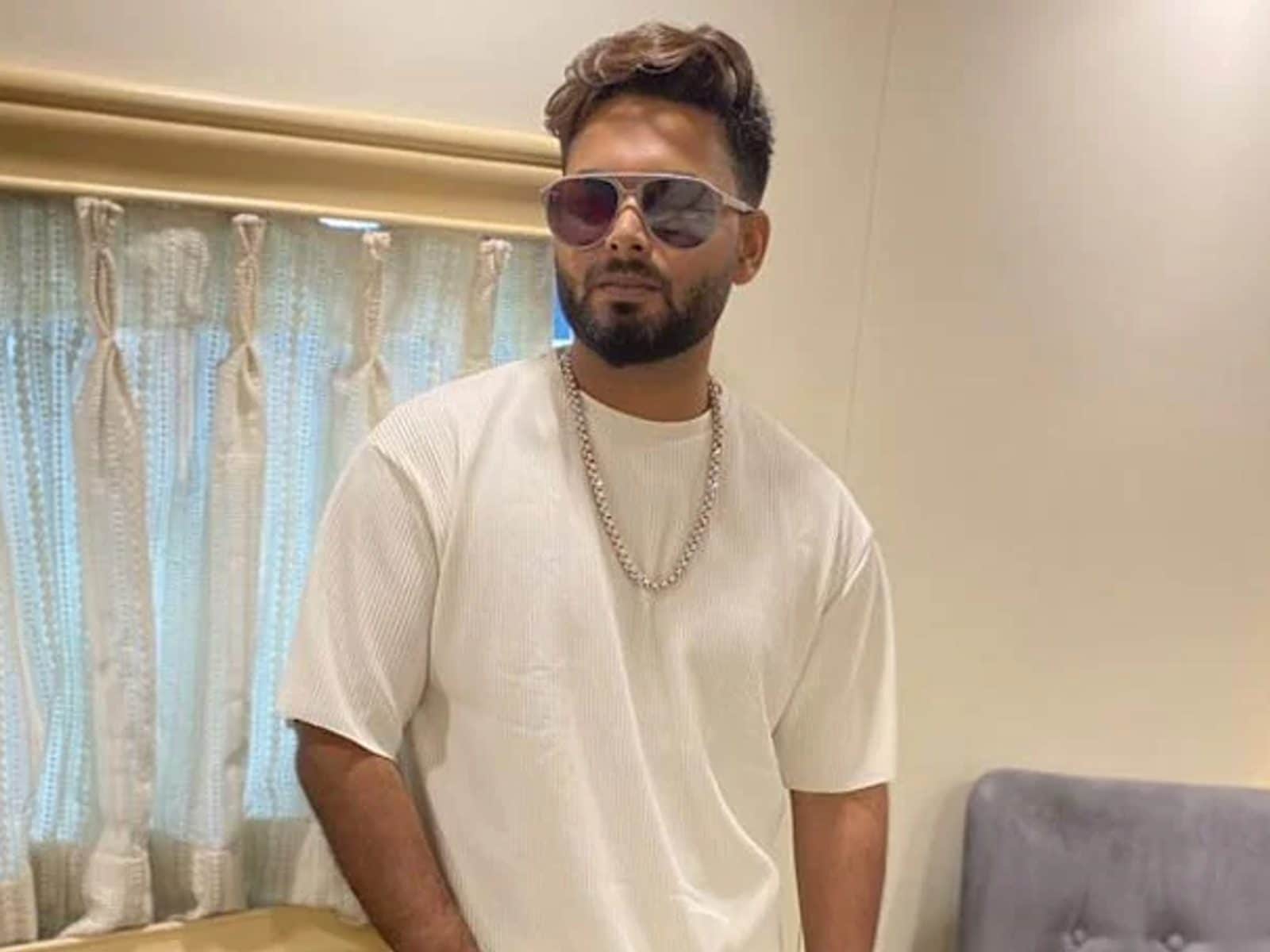 Twitter Reacts Rishabh Pant Posts Picture on TWITTER Captions It With Mirzapur Dialogue News18