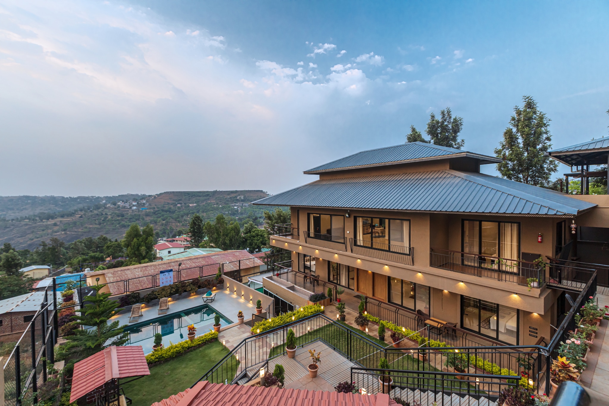 The villa offers incredible views of the mountain range, with mesmerizing sunrises. 