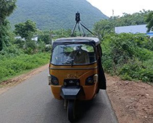 Tech Mahindra is deploying autorickshaws to build and license Street Wiew data to Google. (Image: Anand Mahindra/Twitter)