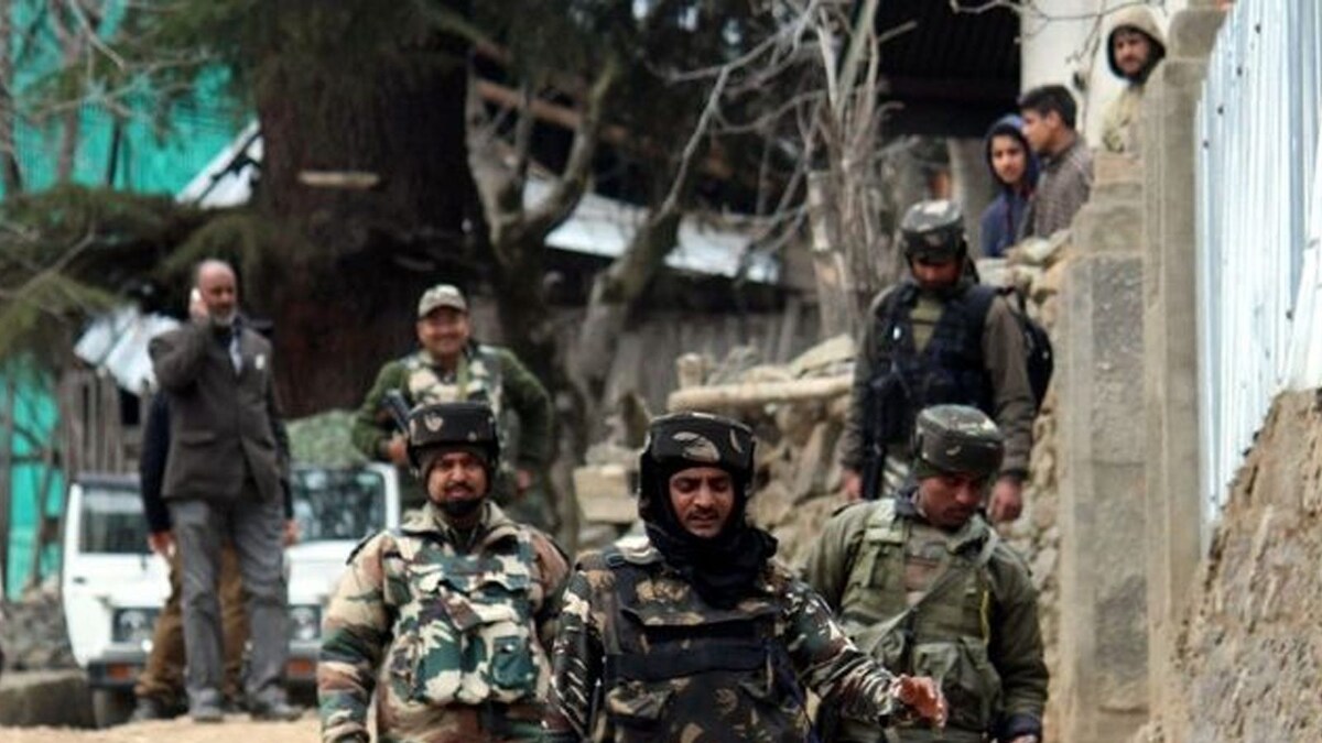 Cop Sustains Injuries After Terrorists Open Fire at Security Personnel in J&K's Anantnag