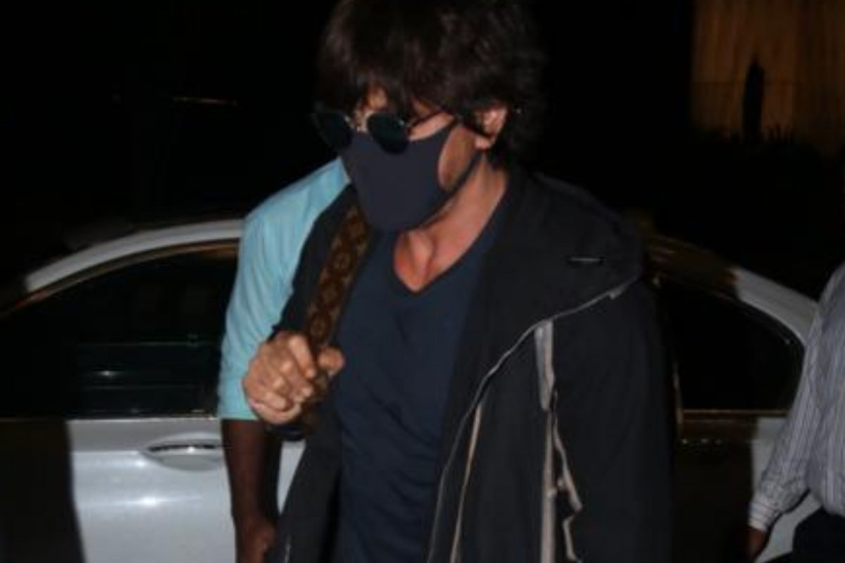 Shah Rukh Khan stopped at airport for carrying Dh80,000 worth of