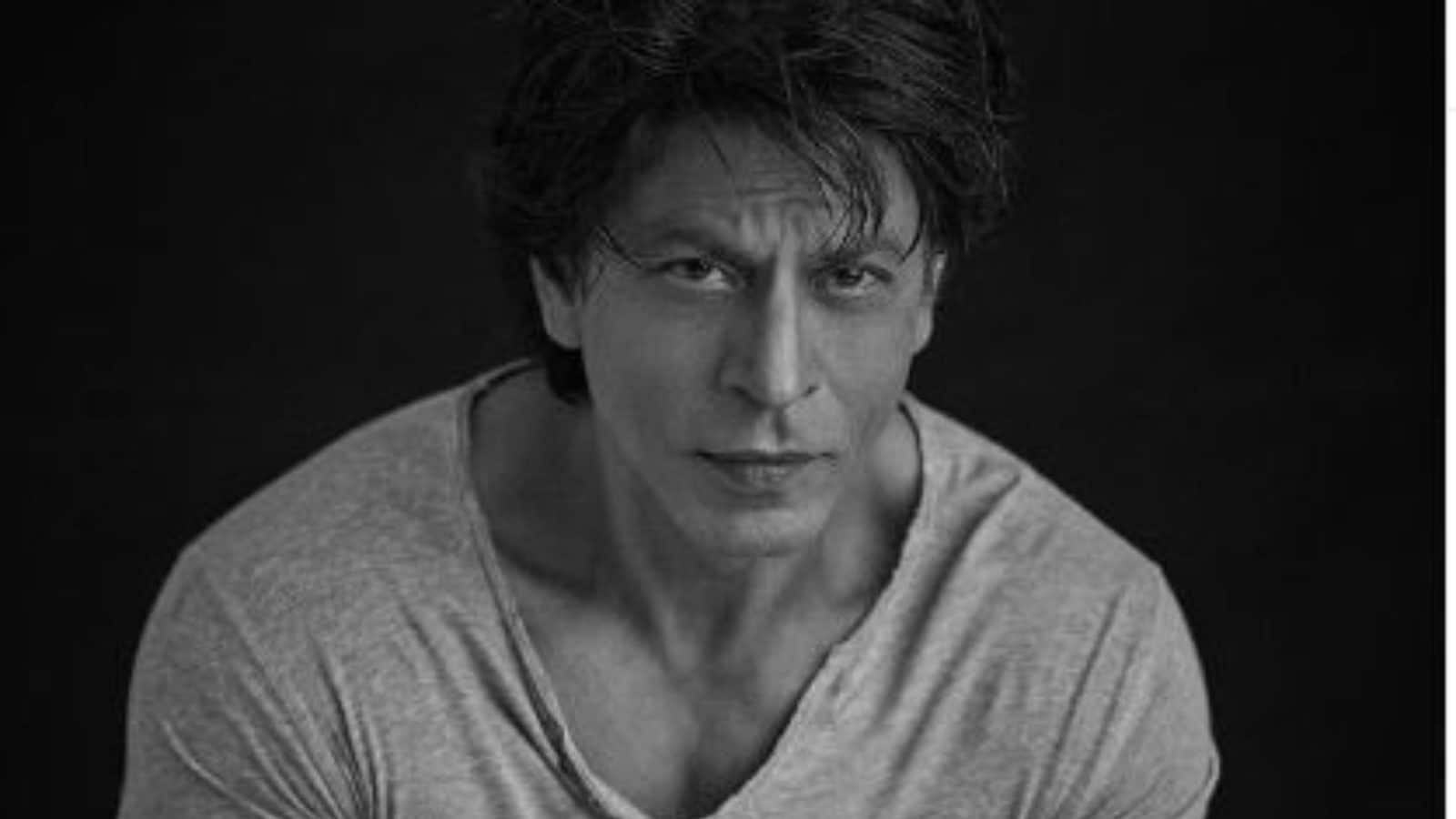 Shah Rukh Khans Latest Monochromatic Photo Breaks The Internet Fans Hail Ageless King 