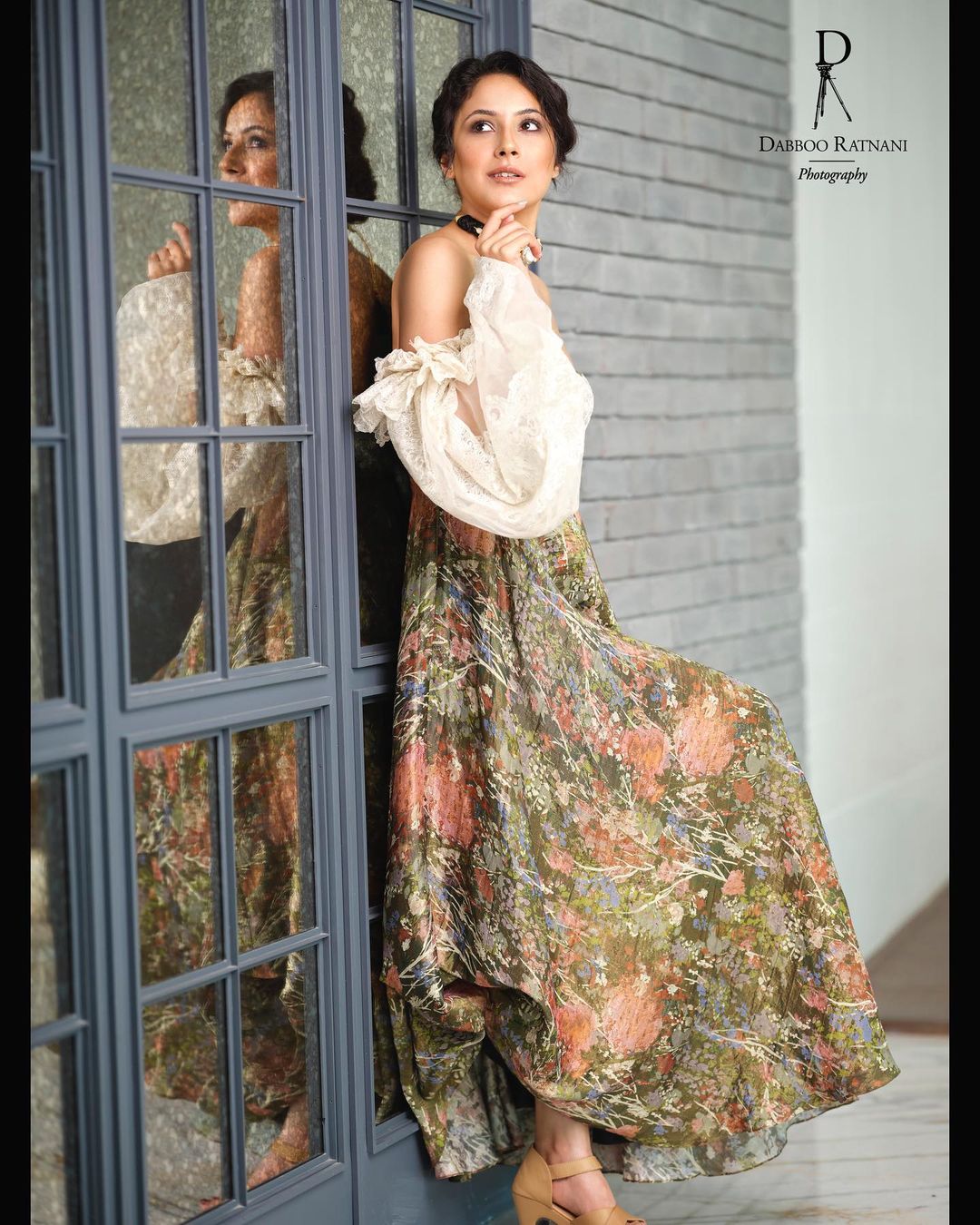Shehnaaz Gill is exuding vintage charm in her latest photoshoot, shot by ace photographer Dabboo Ratnani. 