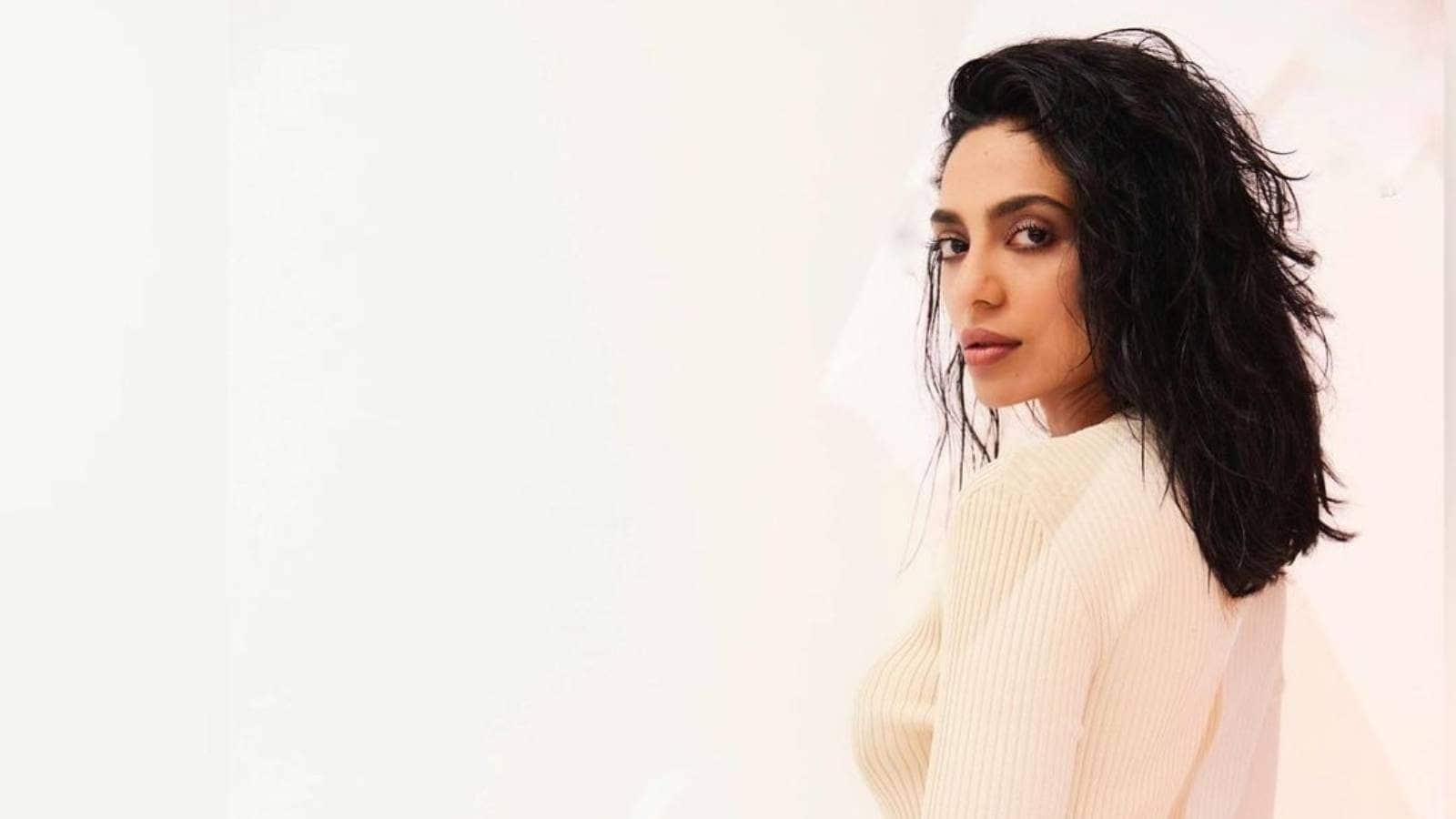 Sobhita Dhulipala Flaunts Curves In Figure-hugging White Ribbed Dress ...