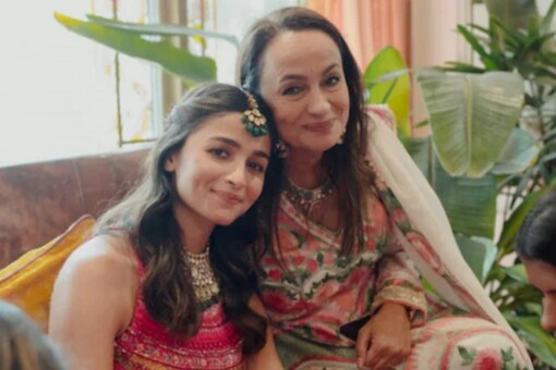 In the edit, the creator has merged the looks of the characters of Alia and Soni Razdan in their respective movies.