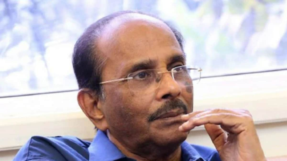 BJP Vice President DK Aruna Meets Veteran Tollywood Filmmaker KV Vijayendra Prasad