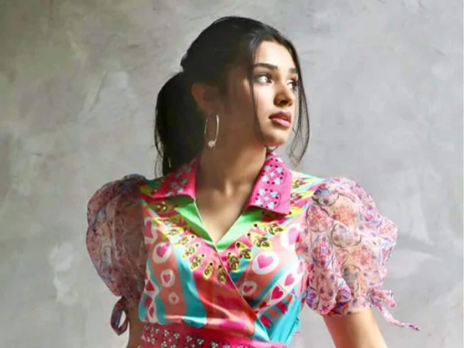 Krithi Shetty Looks Stunning In Multicoloured Satin Midi Dress - News18
