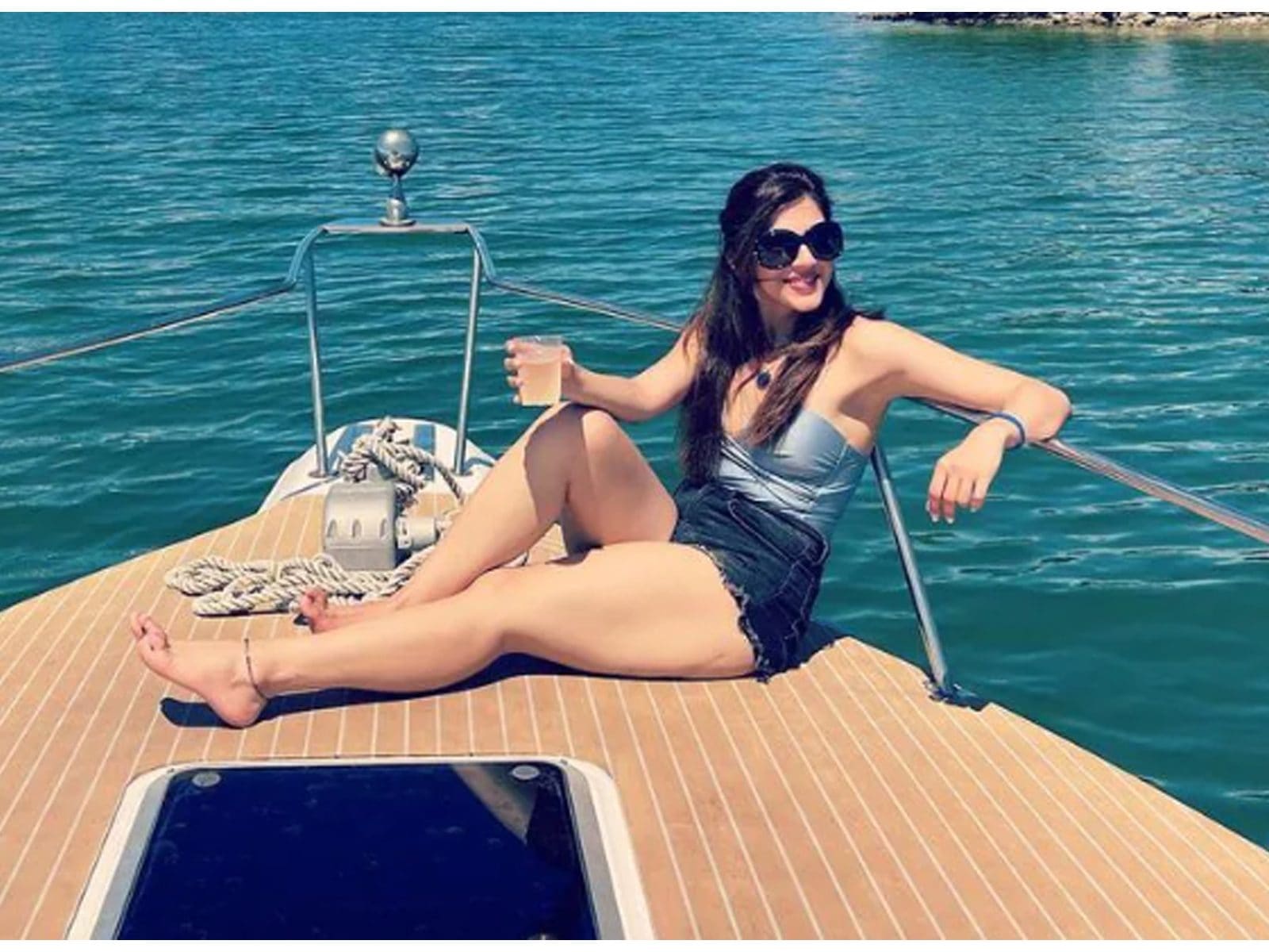 Actress Mehreen Pirzadas Stunning Pictures From Florida Go Viral | Movies  News - News18