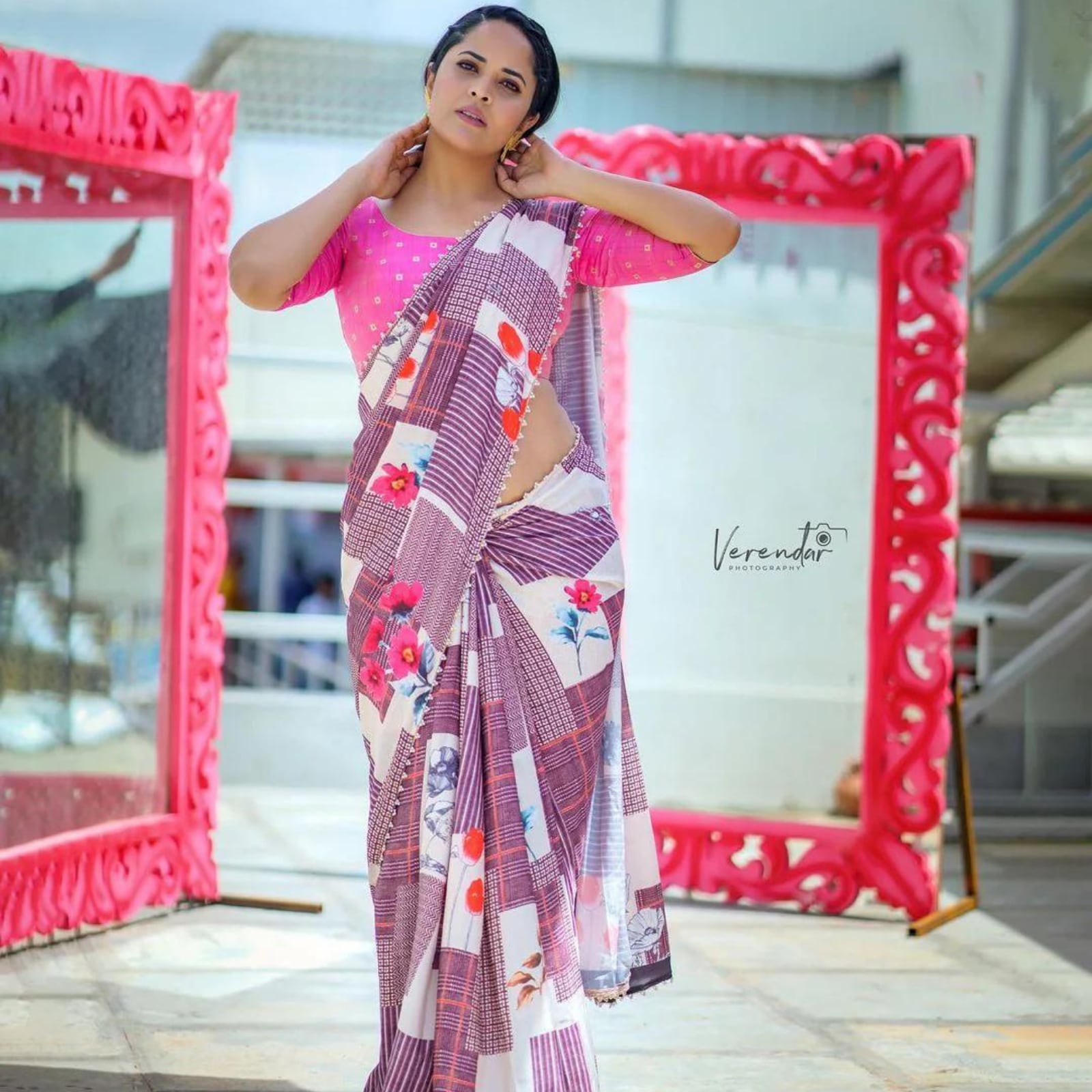 Telugu Actress Anasuya Setting Saree Trends For Others, See Pics - News18