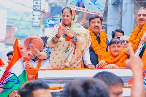 Himachal Cong president Pratibha Singh, co-in-charge Gurkeerat Singh Kotli and Opposition leader Mukesh Agnihotri at a Nav Sankalp camp in Hamirpur on Tuesday. (Twitter)