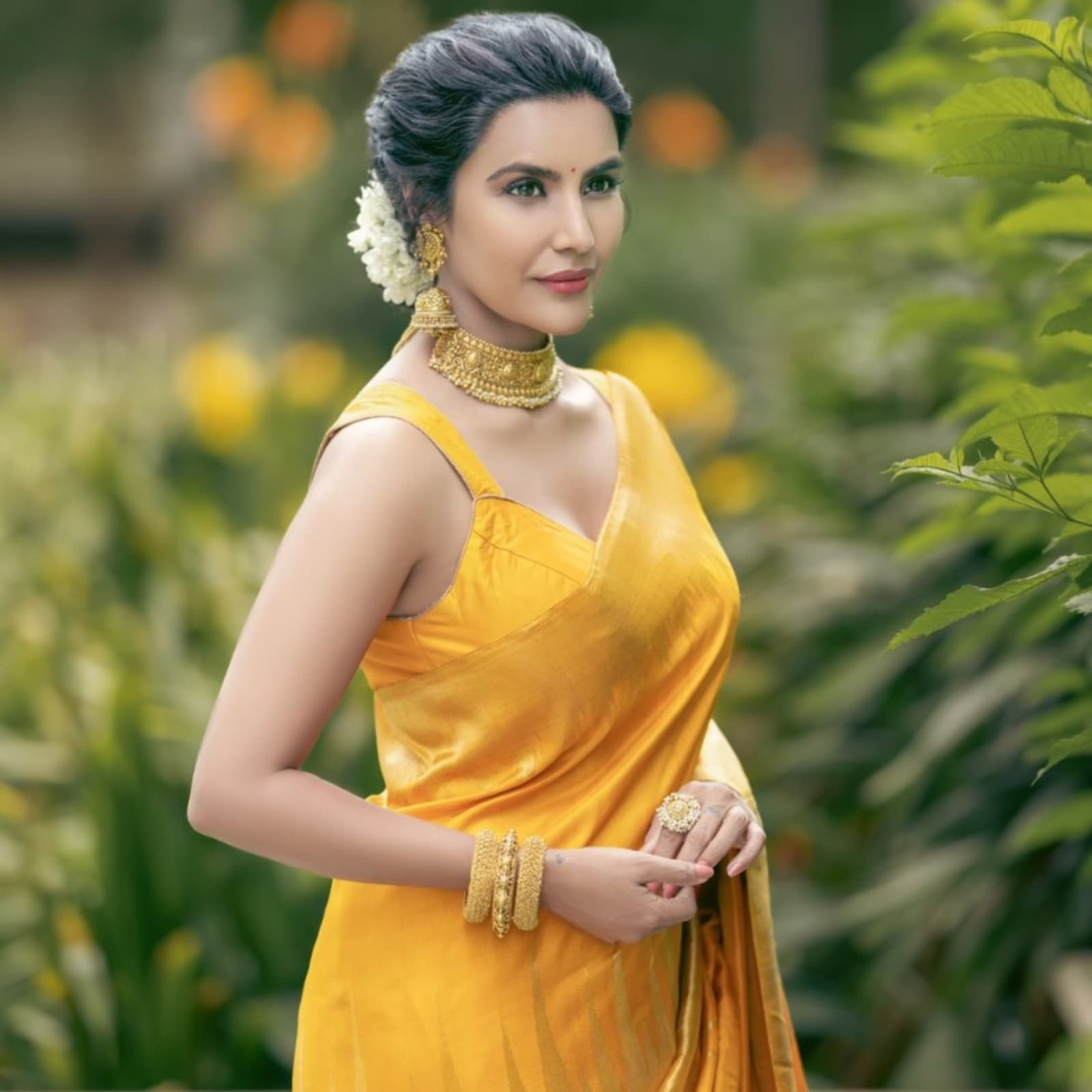 In Yellow Saree, Tamil Actress Priya Anand Looks Drop-Dead Gorgeous; Fans  React - News18