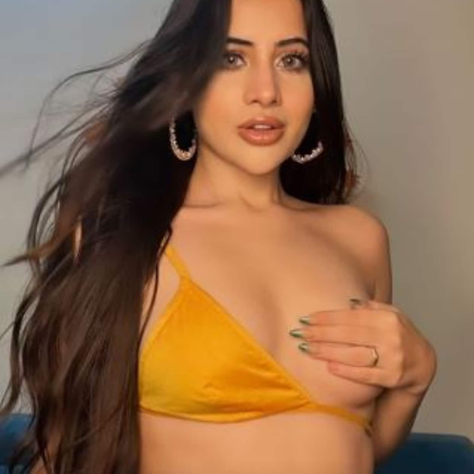 1600px x 1600px - Uorfi Javed Goes Bold As She Covers Her Breast With Hand While Posing in  Bralette; See Pics