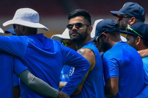 Virat Kohli is fighting a lonesome battle against his past glorious self. (AFP Photo)