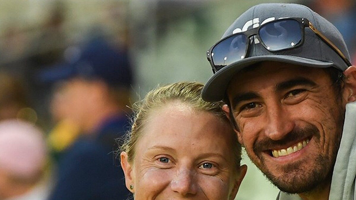 Mitchell Starc Joins Wife Alyssa Healy to Celebrate Her Gold Medal at ...