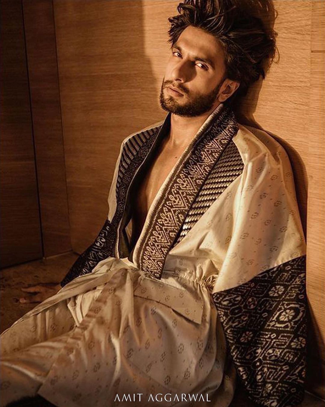 Ranveer Singh is wearing a structured hand-woven kimono with metallic polymer weave with straight pants designed by Amit Agarwal.