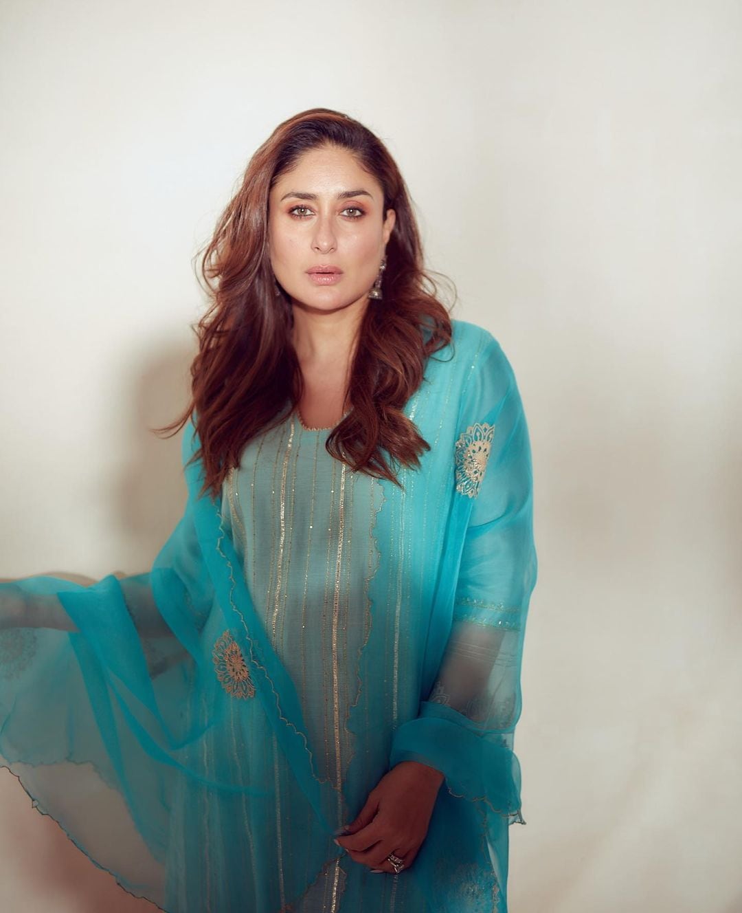 Play it cool like <a href='https://www.news18.com/topics/kareena-kapoor/'><figcaption class=