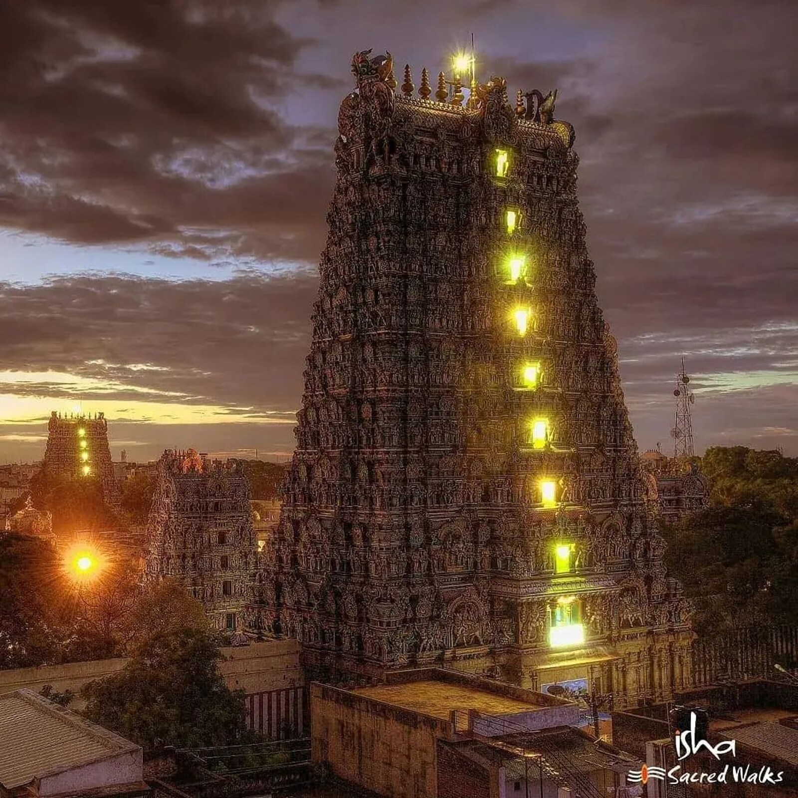 Meenakshi Temple, Tamil Nadu ) Image: via @ishasacredwalks