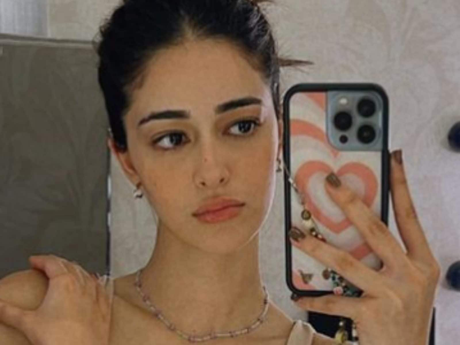 1600px x 1200px - Ananya Panday Looks Perfect Even in 4am Pic from Her Vanity, Fans Call Her  'Hot'; See Pics - News18