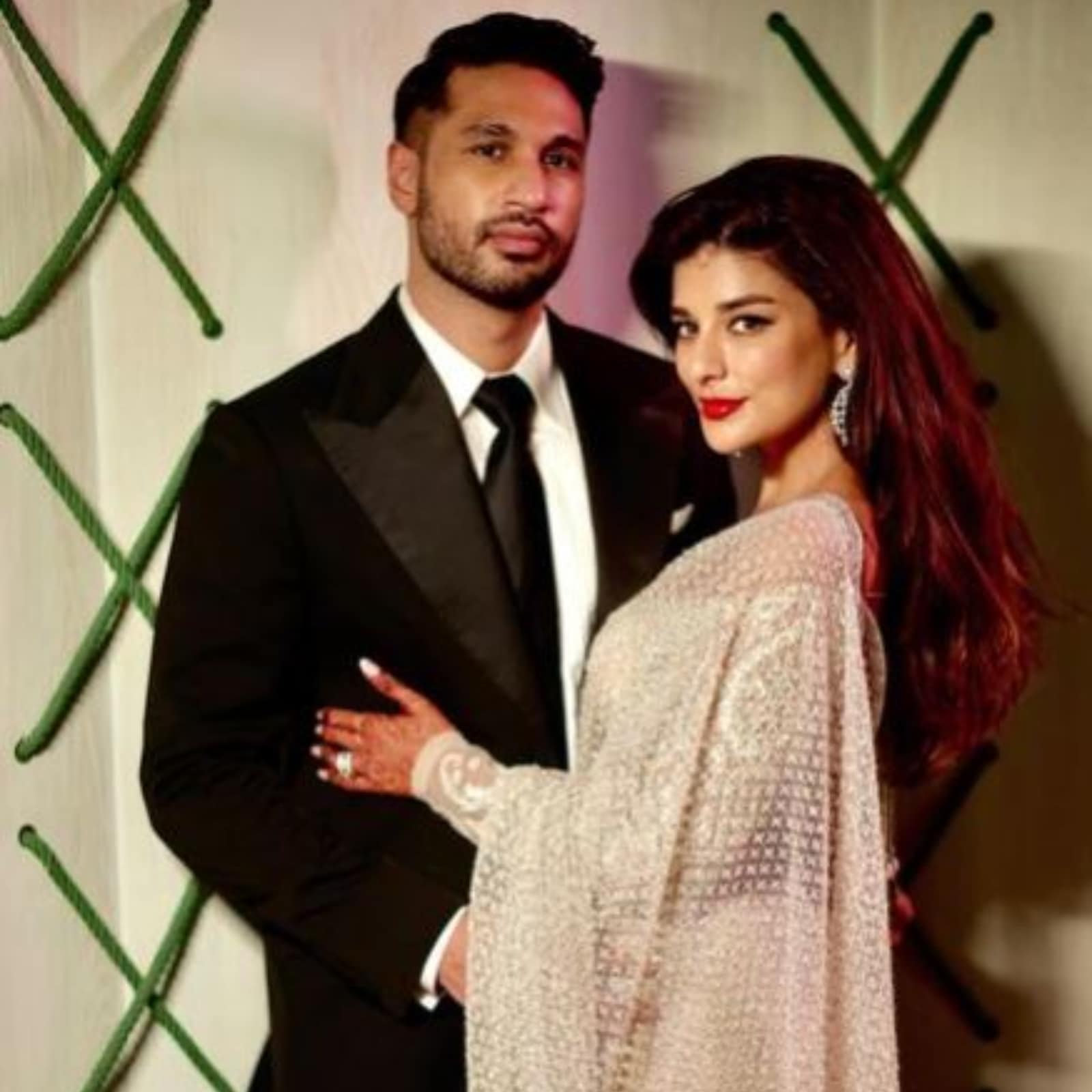 Arjun Kanungo, Wife Carla Dennis Share