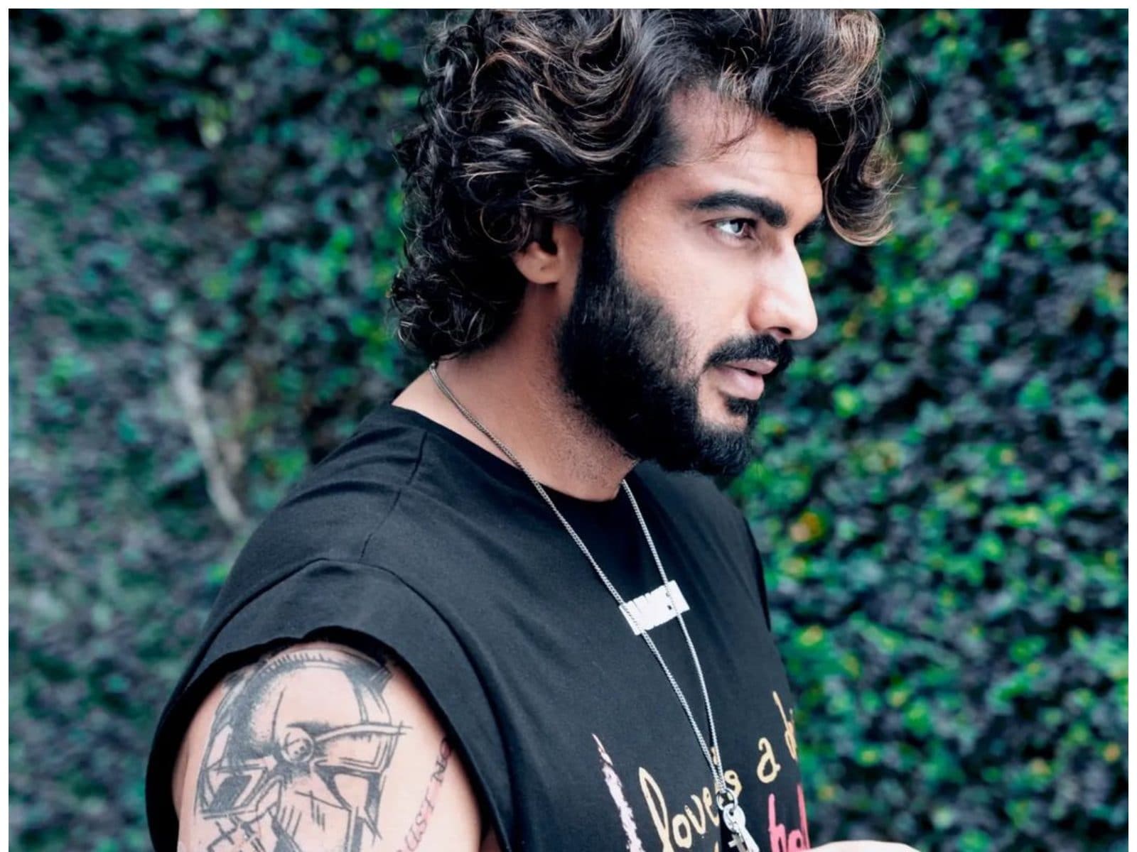 Unknown Person Did Misbehave With Arjun Kapoor - Amar Ujala Hindi News Live  - शूटिंग के दौरान अर्जुन कपूर को देख ये क्या किया अंजान सख्स ने, जुट गई भीड़