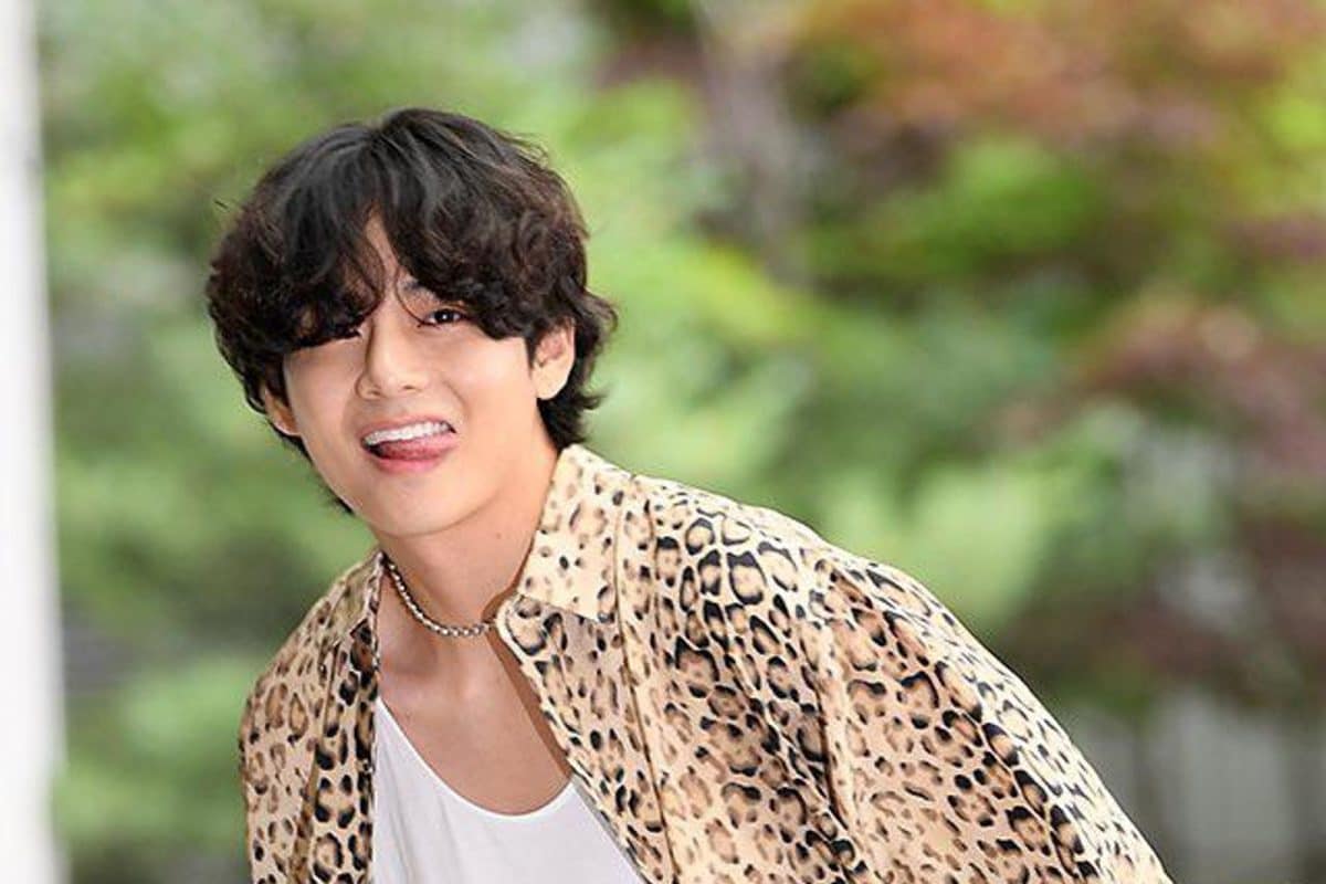 10 Photos & Videos of BTS' V aka Kim Taehyung From Grammys 2022