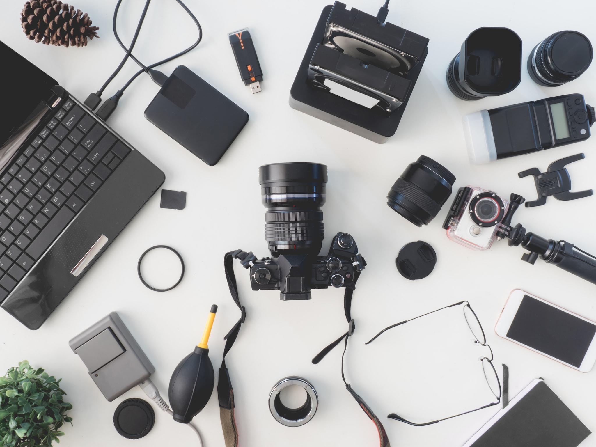 If your sister is an influencer or enjoys shooting movies, you can give her camera gear.  (Image: Shutterstock)