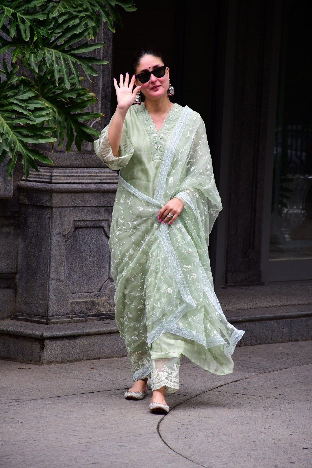 Kareena Kapoor Bulu Sex Photo - Bhumi Pednekar, Kareena Kapoor Khan, Deepika Padukone, Kiara Advani Among  Best Dressed Celebrities This Week - News18