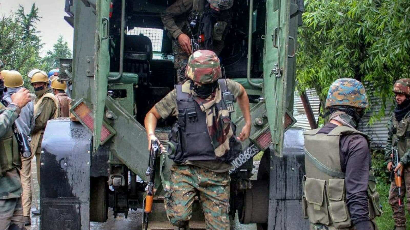 Army, J&K Police Kill Two Terrorists Near LoC in Kupwara; Pistols, Grenade  Recovered