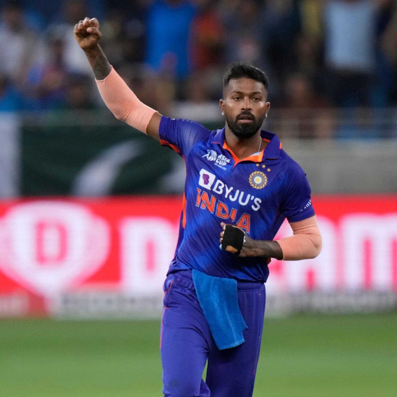 Can Remember Those Scenes Where I Was Taken on Stretcher, It Was Same  Dressing Room: Hardik Pandya - News18