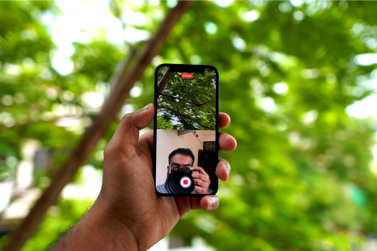 Với iPhone Camera Trick, bạn sẽ có thể khám phá những tính năng ẩn giúp cho chiếc iPhone của bạn chụp ảnh đẹp hơn bao giờ hết! Hãy tận dụng chế độ chụp ảnh \