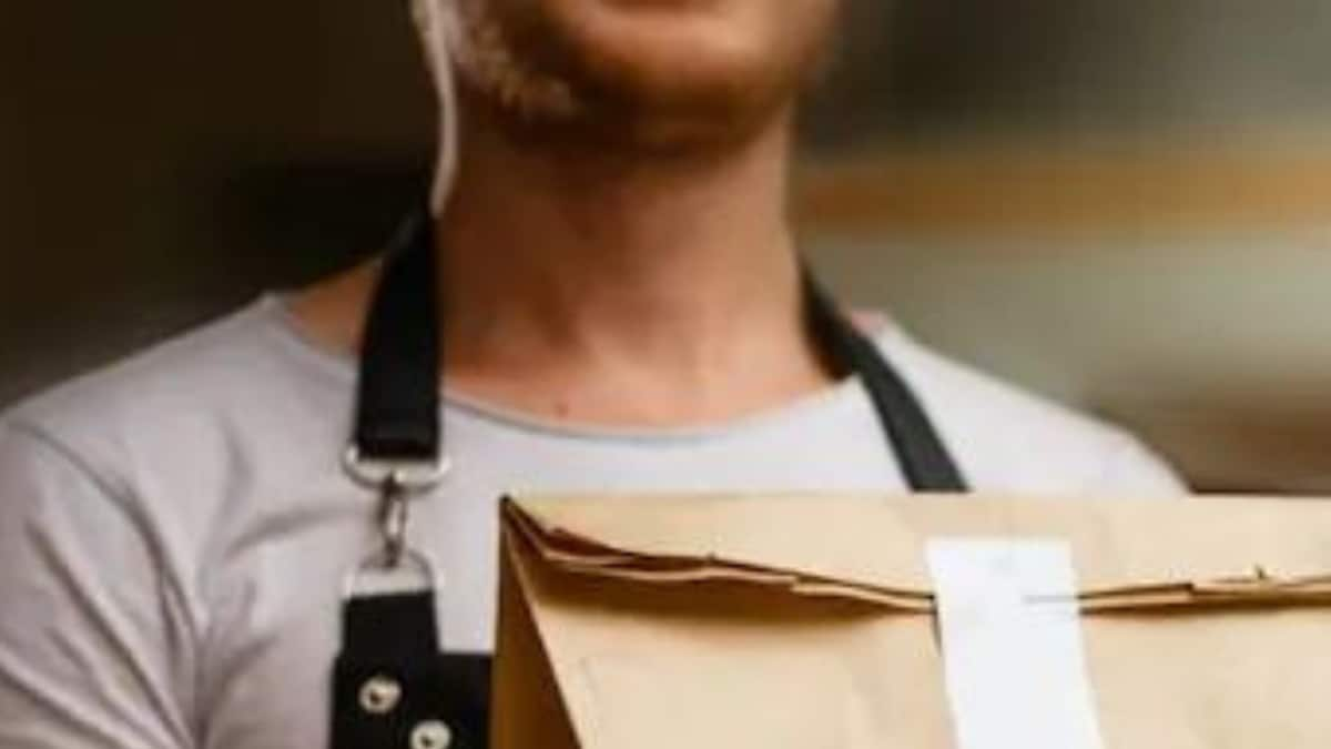 US Man Shocked After Receiving Bag of Marijuana Along With Food Delivery