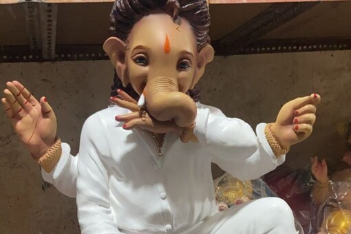Allu Arjun Craze Hits Ganesh Chaturthi, Fans Welcome Pushpa Raj Inspired Ganapati Idols; See Pics Allu Arjun Craze Hits Ganesh Chaturthi, Fans Welcome Pushpa Raj Inspired Ganapati Idols; See Pics