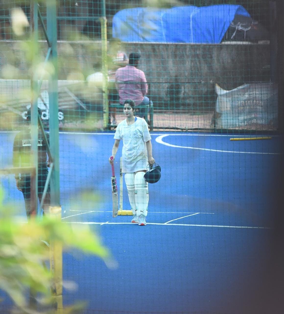 Janhvi Kapoor practises cricket for her upcoming film Mr and Mrs Mahi (Pic: Viral Bhayani)